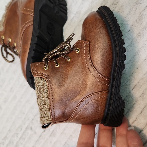 Baby Girl Faux Brown Leather Ankle Boot with Sweater Trim sz 4 - Picture 2 of 4